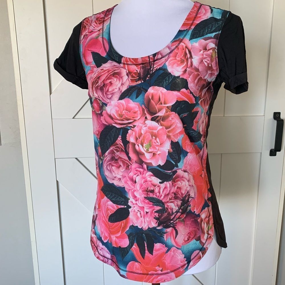 Lululemon sz 4 floral top Secret Garden *very popular*